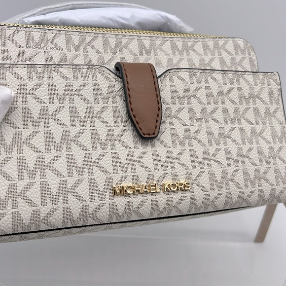 MICHAEL Michael Kors Medium Logo Smartphone Crossbody Bag Vanilla - Picture 3 of 16